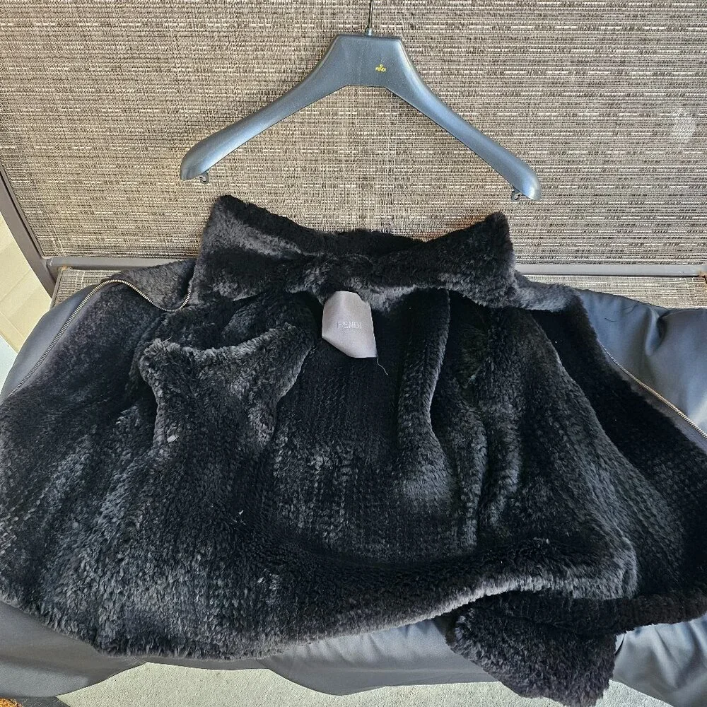 Fendi Fur Jacket - Vintage Luxury and Elegance - Picture 12 of 14